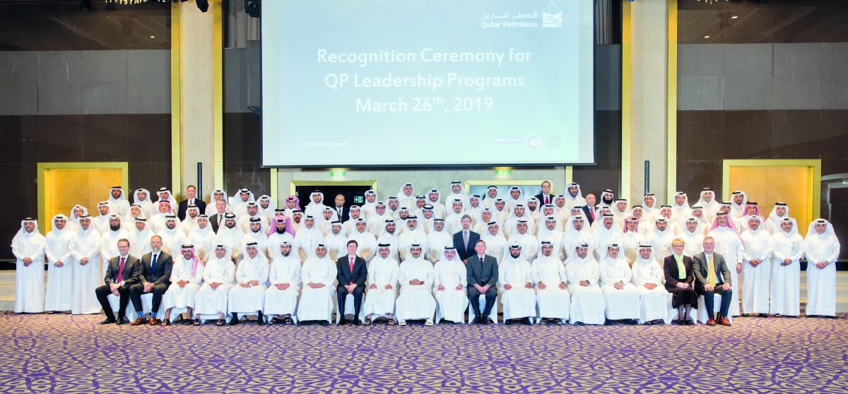 H E Saad bin Sherida Al Kaabi, the Minister of State for Energy Affairs, the President and CEO of Qatar Petroleum, with the participants on the sidelines of the event.