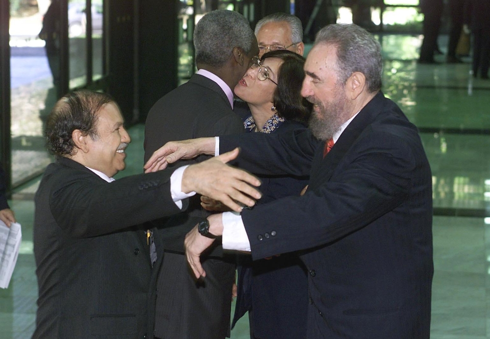 Cuban President Fidel Castro (R) greeting Algerian President Abdelaziz Bouteflika before the opening session of the Group of 77 South Summit, in Havana on April 12, 2000. AFP / Adalberto Roque 