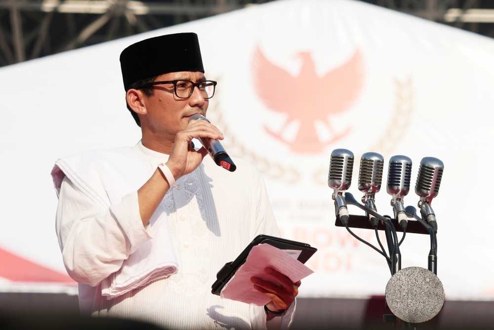 Indonesian Presidential candidate Prabowo Subianto's vice presidential candidate Sandiaga Uno speaks the crowd his campaign at Gelora Bung Karno Stadium in Jakarta, Indonesia on April 7, 2019.  Anton Raharjo - Anadolu 