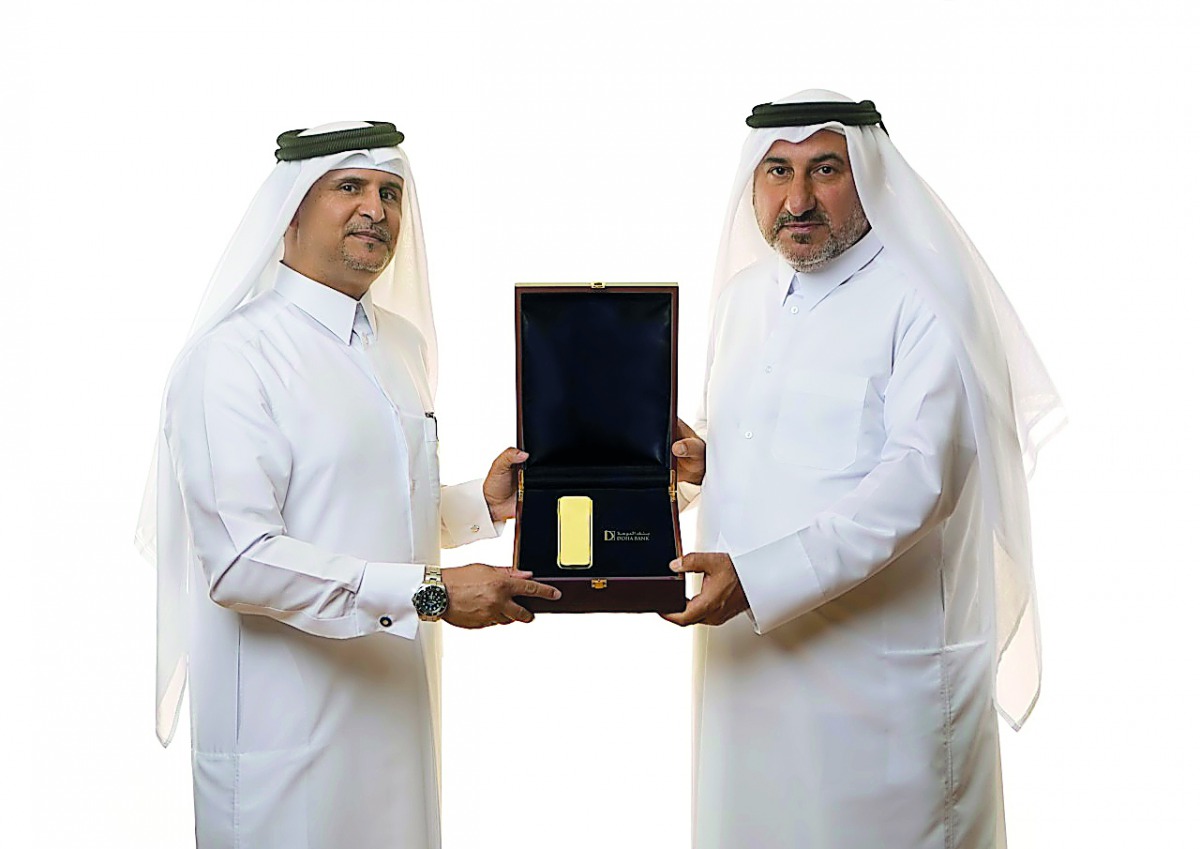Doha Bank officials unveiling the prize.