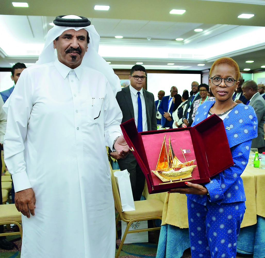Qatar Chamber’s First Vice-Chairman Mohamed bin Ahmed bin Towar Al Kuwari (left) presents a memento to Peggy O Serame, the Permanent Secretary of Ministry of Investment, Trade and Industry of Botswana.  