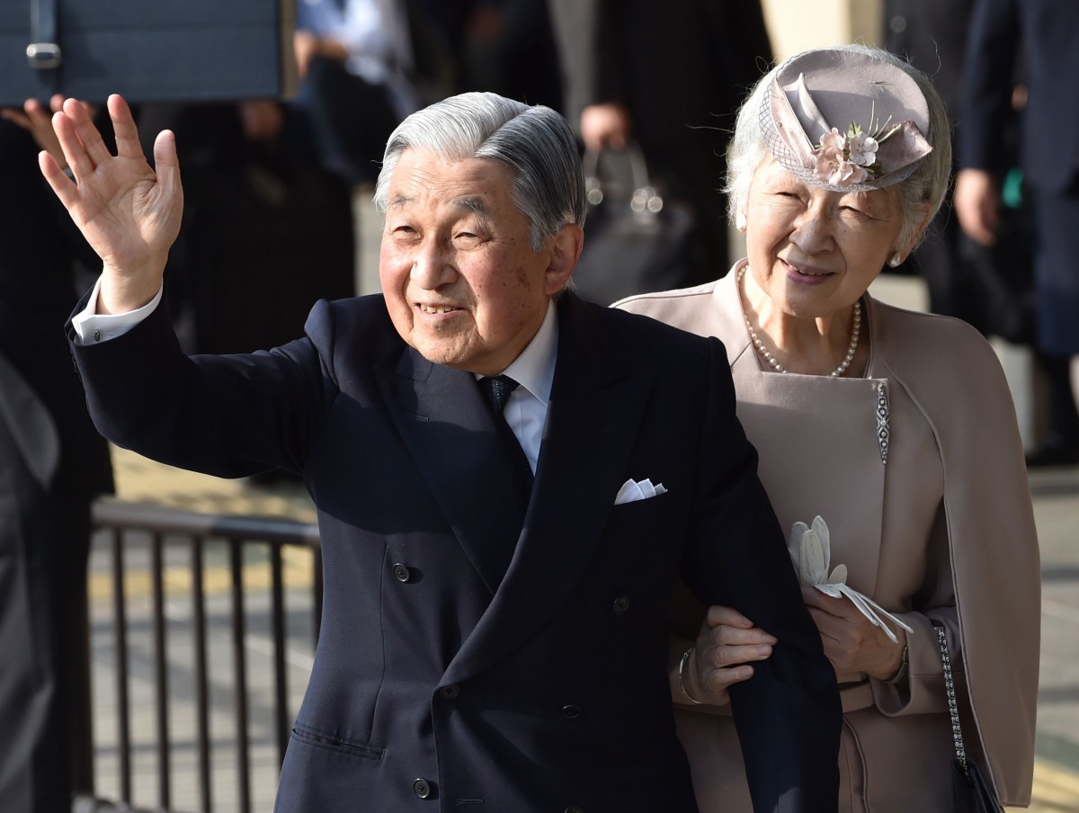 Japan's Emperor Akihito (L) and Empress Michiko (R) wave to well-wishers before leaving Ujiyamada Station after their visiting Ise Jingu shrine in Ise in the central Japanese prefecture of Mie on April 18, 2019, as Emperor Akihito takes part in a series o