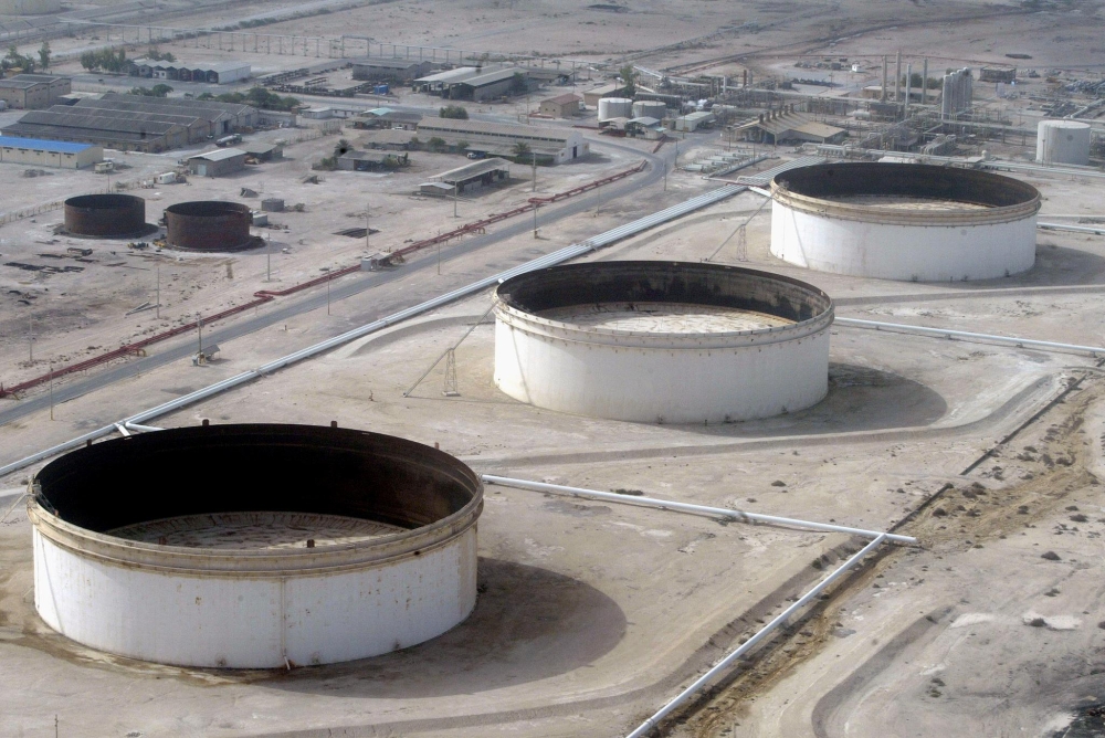 FILE PHOTO: A general view of Iran's Lavan oil refinery quay in the Islamic republic's Lavan island.  AFP / Behrouz MEHRI