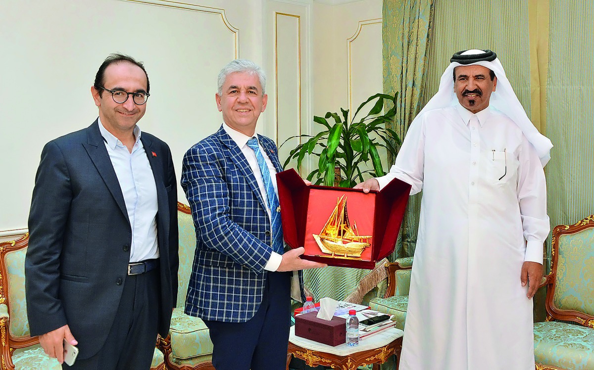 Qatar Chamber First Vice-Chairman Mohamed bin Ahmed bin Towar Al Kuwari (right) with Chairman of Ankara Metal Products Exporters Association, Serafettin Ceceli (centre), at the QC headquarters yesterday.