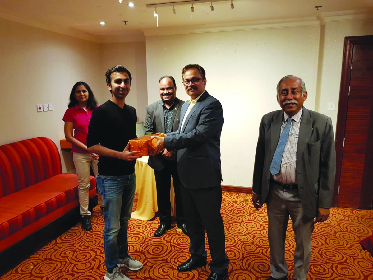 Twenty one-time billiards and snooker world champion Pankaj Advani receiving a memento from Hemant Dwivedi, First Secretary of Embassy of India in Qatar, during a felicitation ceremony held in Doha on Thursday. 
