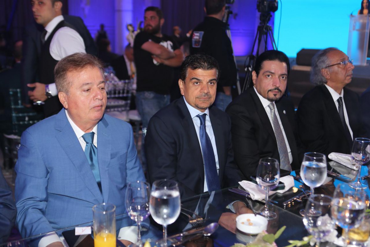 Dr Abdulbasit Ahmad Al Shaibei (second left), QIIB Chief Executive Officer; and other dignitaries during the award ceremony.