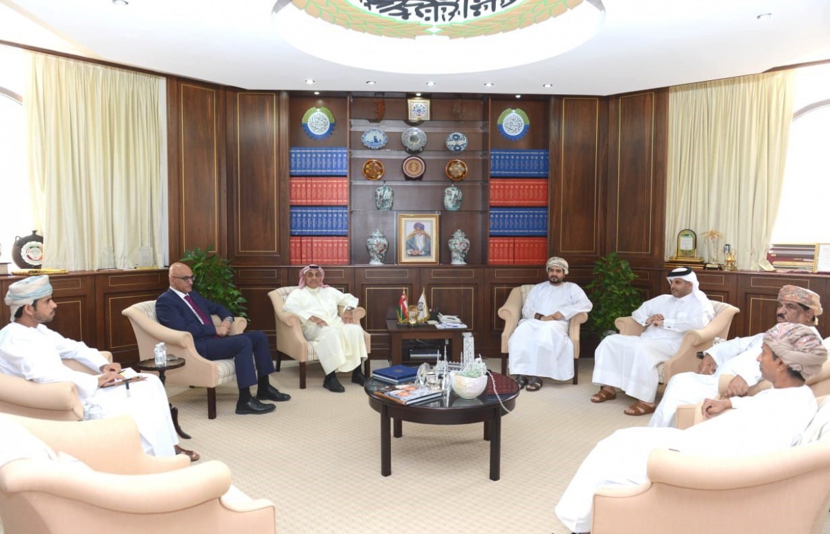 Officials of Qatar Chamber and Oman Chamber of Commerce and Industry during the meeting.
