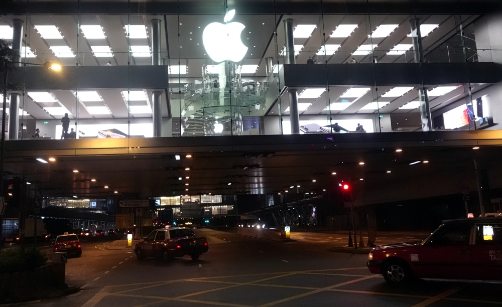 An Apple Store is seen at the financial central district in Hong Kong, China September 5, 2019. REUTERS/Amr Abdallah Dalsh
