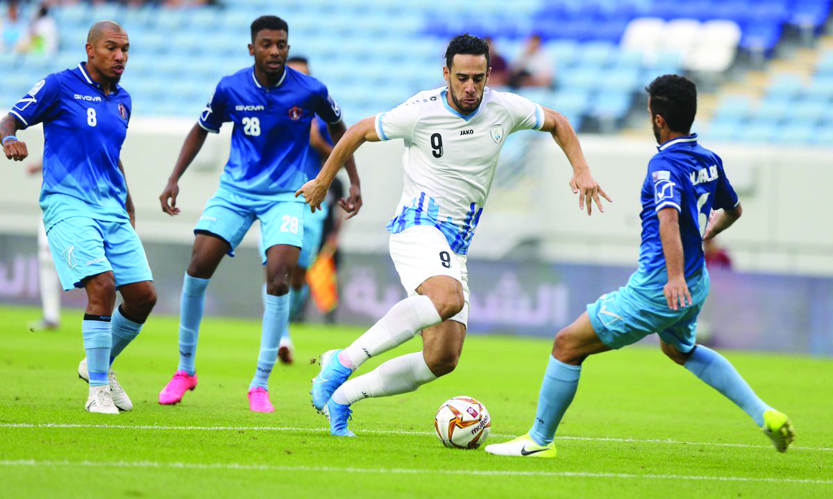 Al Wakrah’s Mohamed Benyettou (left) in action during match against Al Shanania, yesterday.  