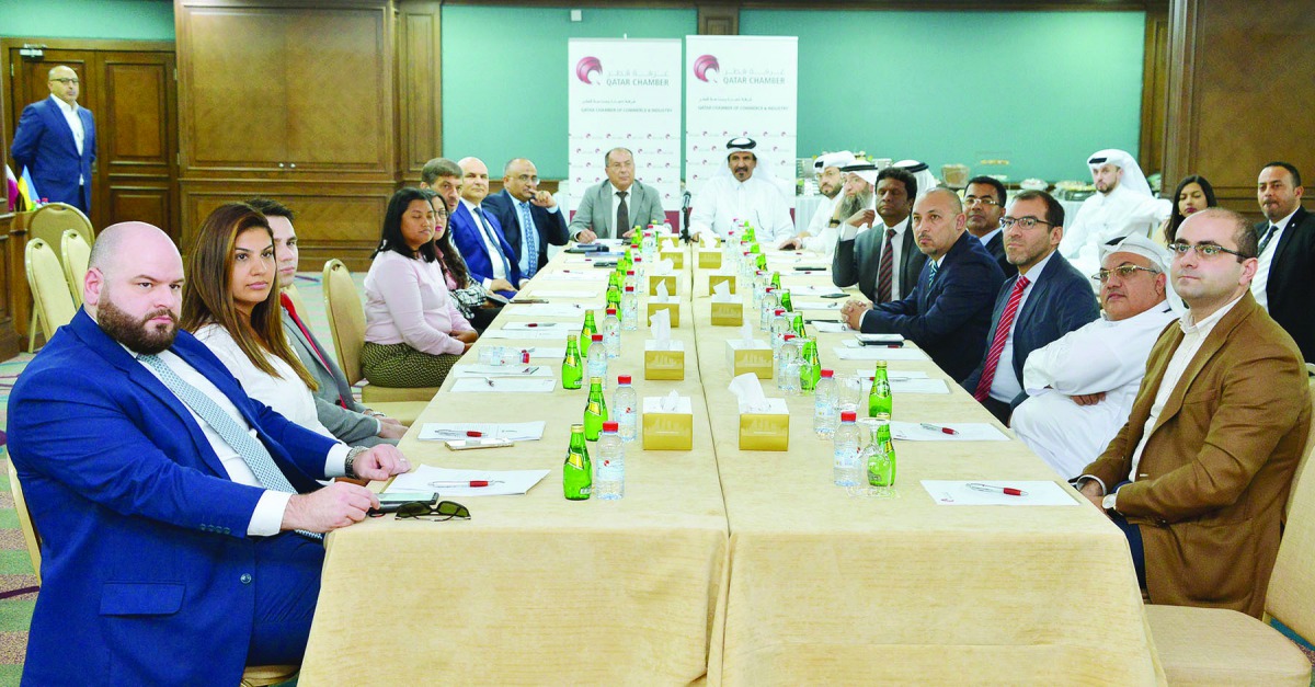Qatar Chamber’s First Vice-Chairman Mohamed bin Ahmed bin Towar Al Kuwari (centre right) with Head Representative of the Ukrainian Union of Industrialists and Entrepreneurs in Qatar, Mykhailo Lukashev (centre left), and other Qatari and Ukrainian business