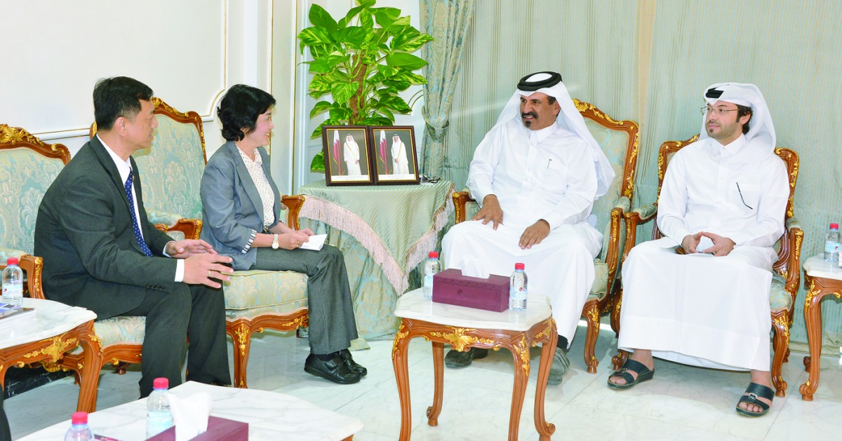 Qatar Chamber’s First Vice-Chairman  Mohamed bin Ahmed bin Towar Al Kuwari (second right) met yesterday with the members of a trade delegation from Thailand headed by Deputy Permanent Secretary at the Ministry of Labour  Maj. Romayong  Surakitbunharn (sec