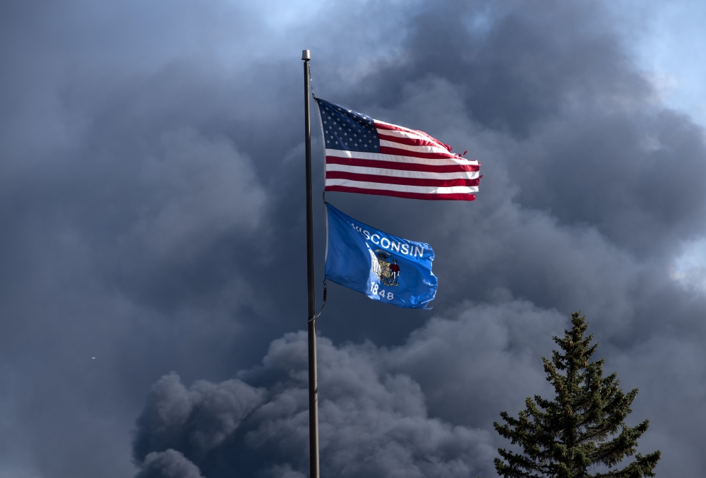 Smoke rises from a fire at the Husky Oil Refinery on April 26, 2018 in Superior Wisconsin. (Stephen Maturen / Getty Images / AFP)