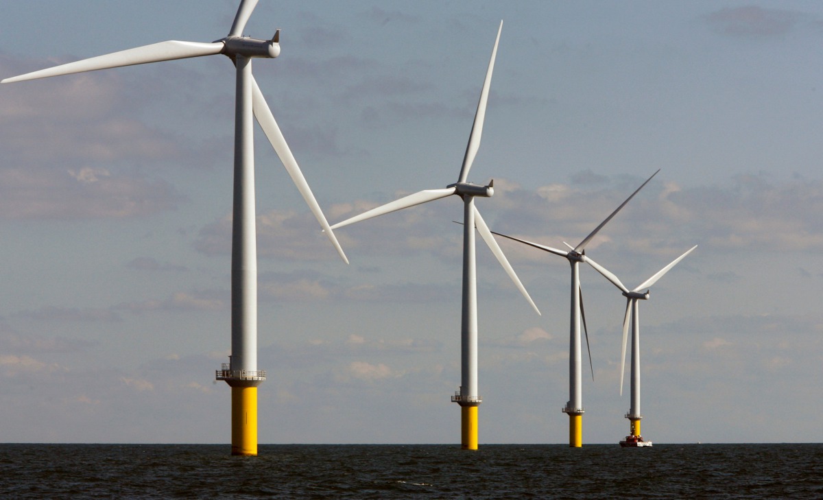 Windmills turn in the breeze at Horns Rev 2, the world largest wind farm 30 km off the west coast of Denmark near Esbjerg, September 15, 2009. Reuters / Bob Strong 
 