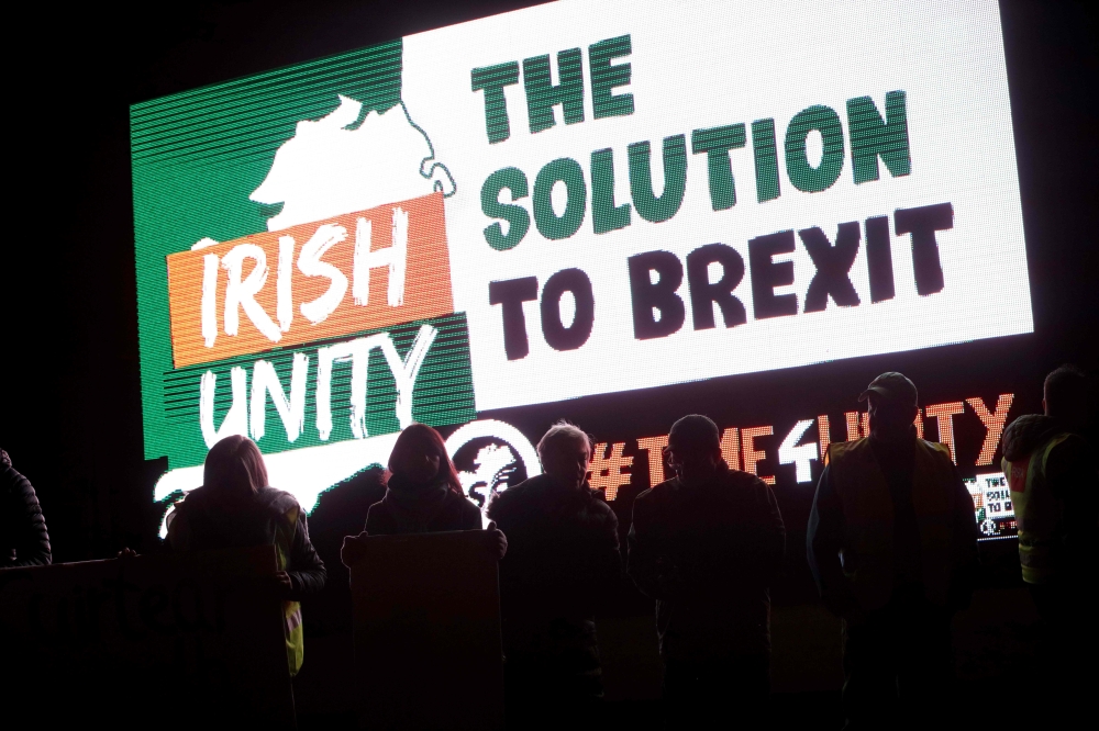 Demonstrators from 'Border Communities Against Brexit' attend an anti-No Deal Brexit protest at the Carrickcarnon border crossing on the road between Dundalk, Ireland on October 16, 2019, and Newry in Northern Ireland. / AFP / Paul Faith