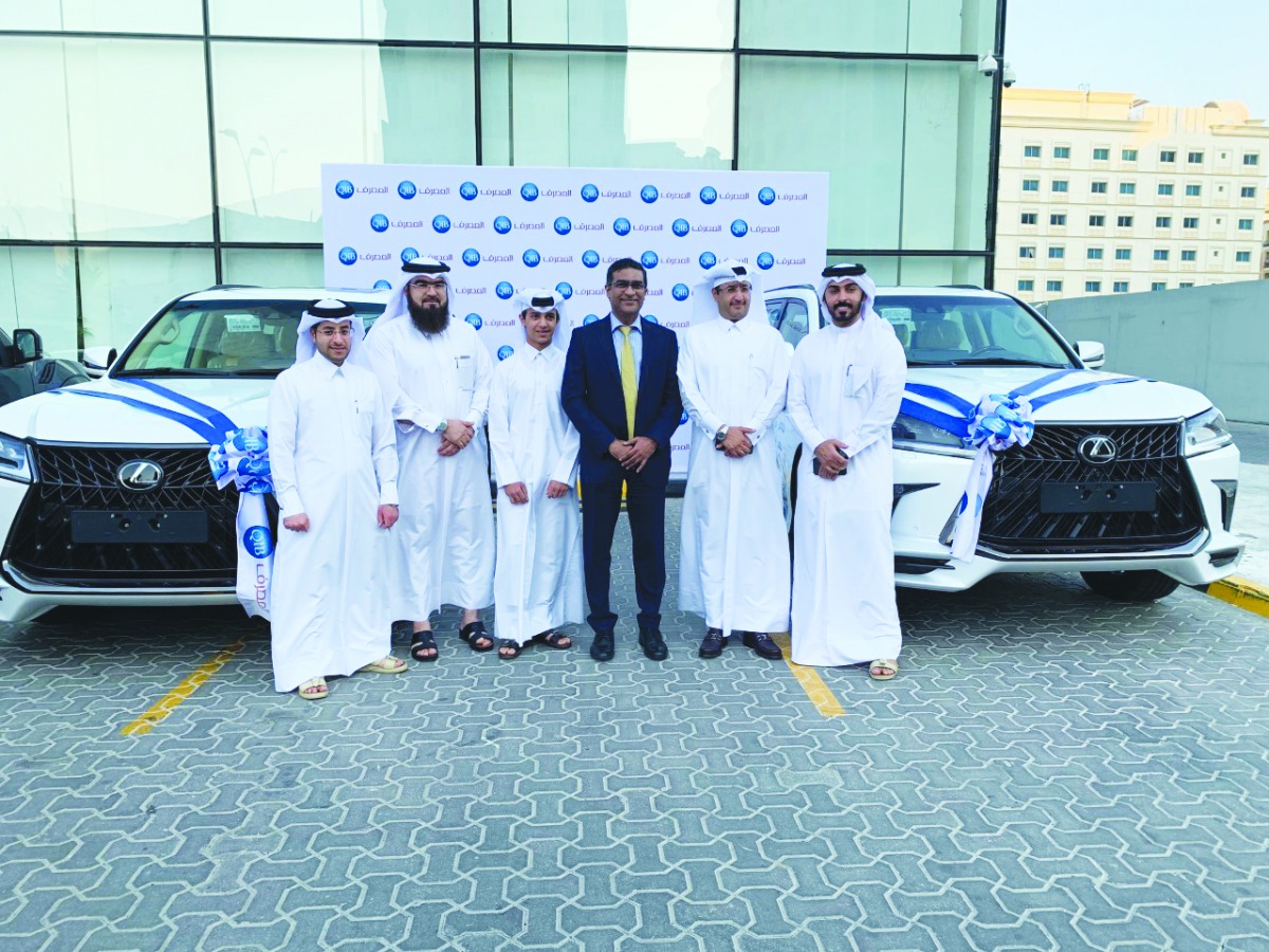 D. Anand, QIB’s General Manager, Personal Banking Group, with the winners.