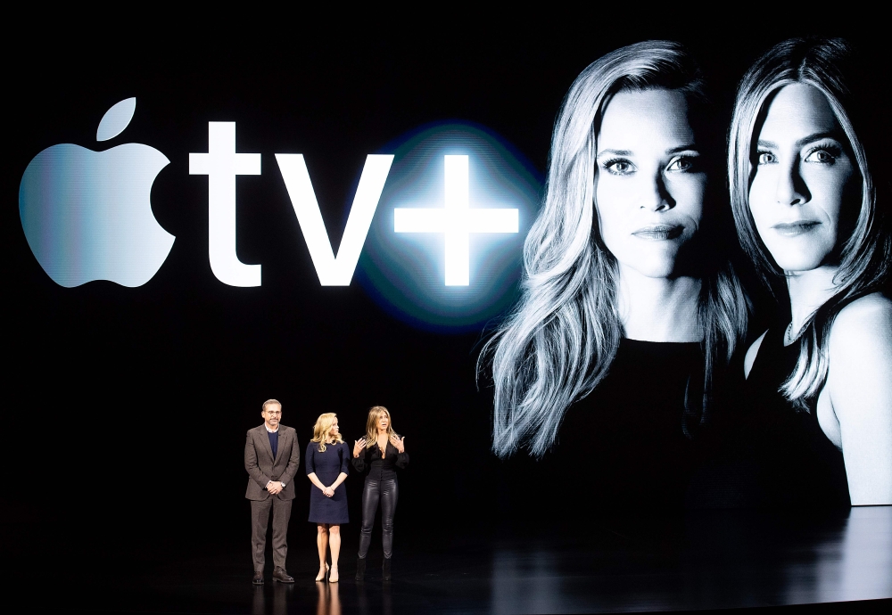 Actors Steve Carell, Reese Witherspoon and Jennifer Aniston speak during an event launching Apple tv+ at Apple headquarters, in Cupertino, California, on March 25, 2019. AFP / Noah Berger 