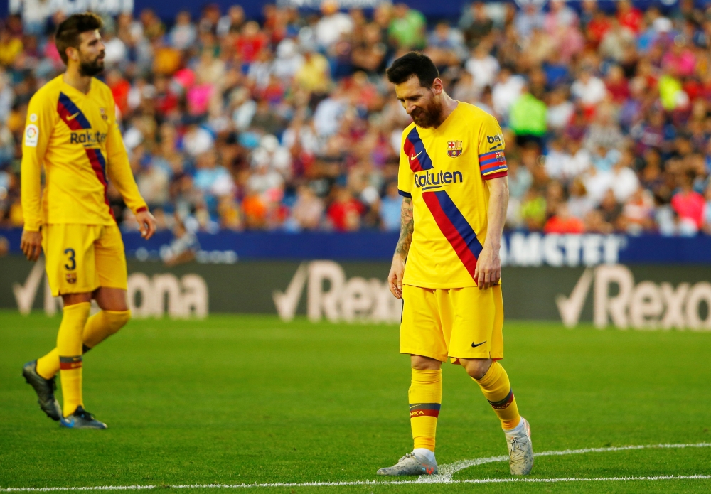 Barcelona's Lionel Messi looks dejected at the end of the match REUTERS/Javier Barbancho