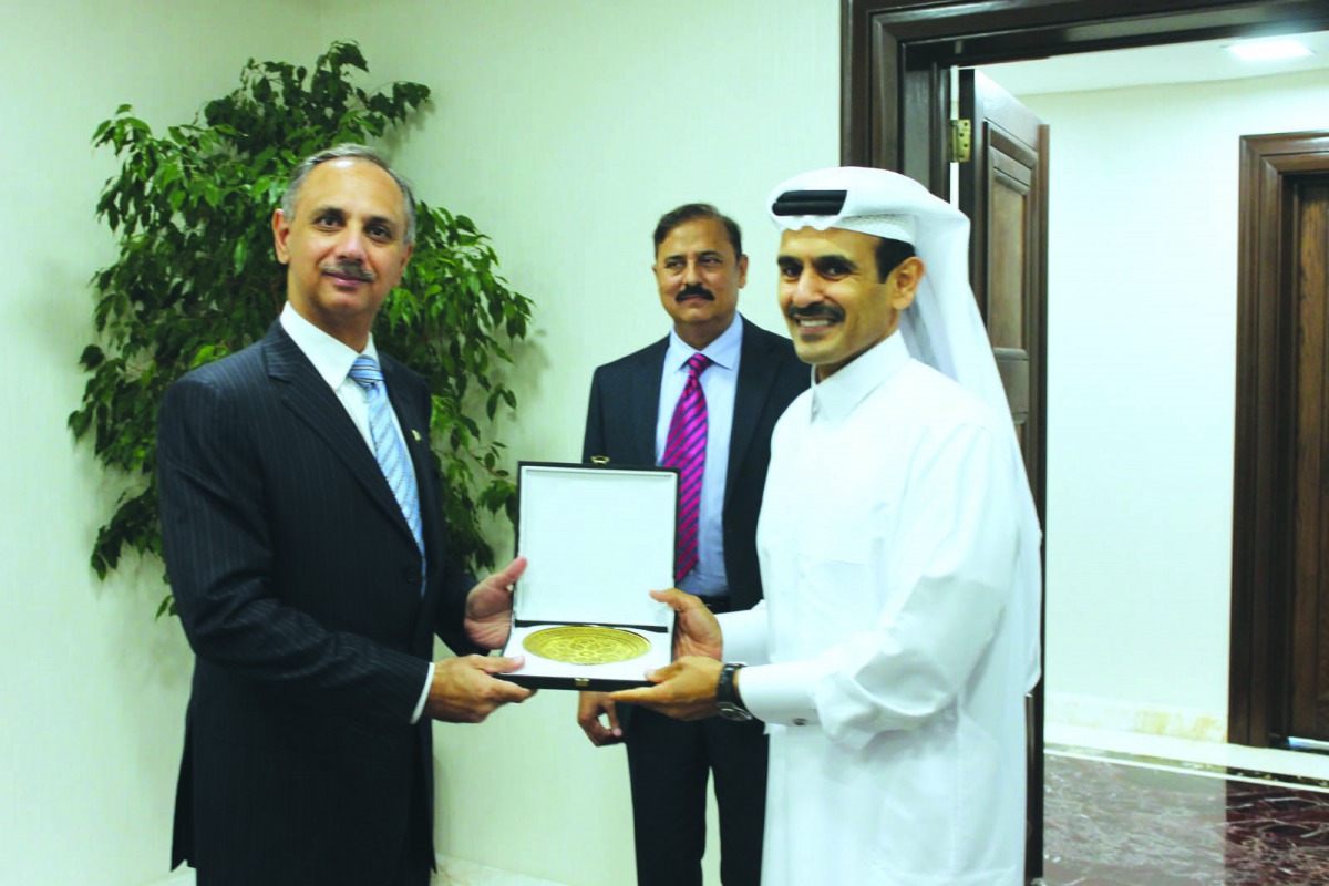 H E Saad Sherida Al Kaabi (right), Minister of  State for Energy Affairs, giving a memento to Omar Ayub Khan.