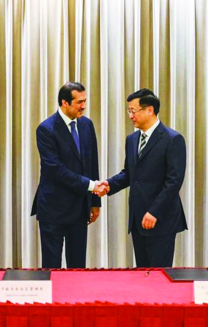 H E Ahmad Al Sayed (left), Minister of State and Chairman of QFZA meeting with a senior Chinese official.