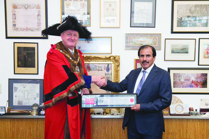 H E Sheikh Abdulla bin Saoud Al Thani, Governor of Qatar Central Bank, receiving the ‘Freedom of the City of London’ award.