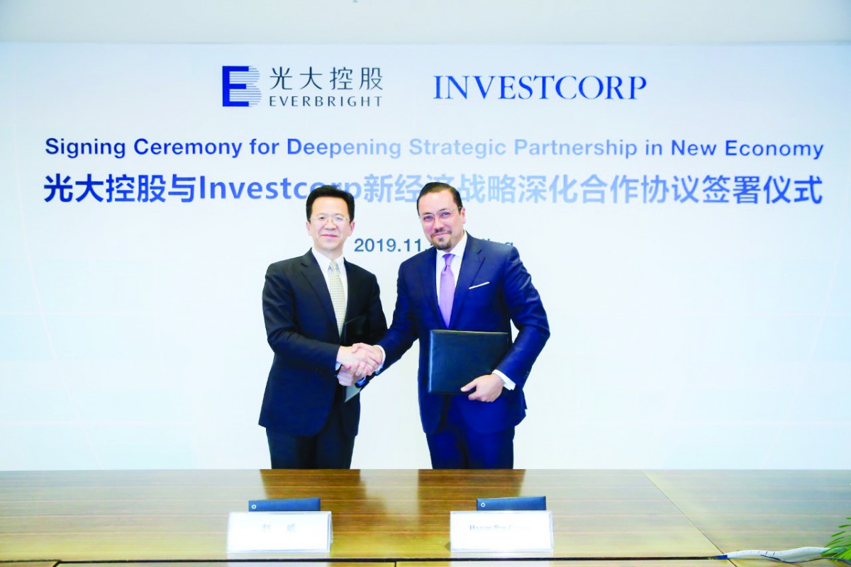 The officials shaking hands after signing the agreement. 