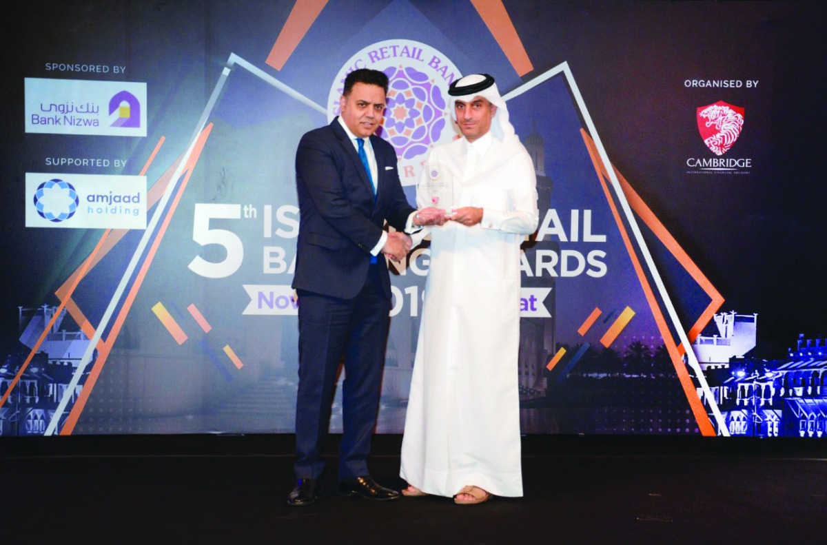 Jamal Abdullah Al Jamal (right), QIIB Deputy CEO, receiving the award.