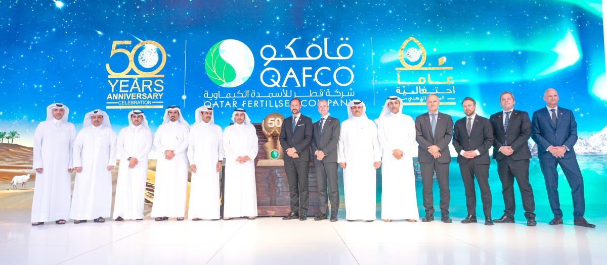 Prime Minister and Interior Minister H E Sheikh Abdullah bin Nasser bin Khalifa Al Thani (sixth left), the Crown Prince of the Kingdom of Norway, Haakon Magnus (eighth right) with Their Excellencies Ministers, chief executives, senior officials of Qatari 