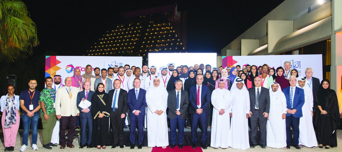 Participants of Total’s Al-Reyada Energy Seminar standing for a group picture at the closing ceremony. 