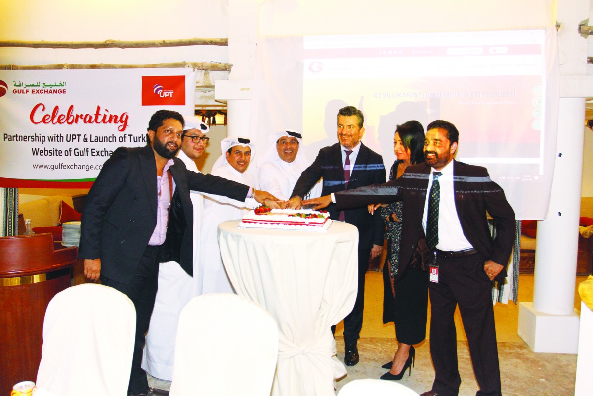 Senior officials cutting a cake to celebrate the unveiling of Gulf Exchange’s Turkish website.