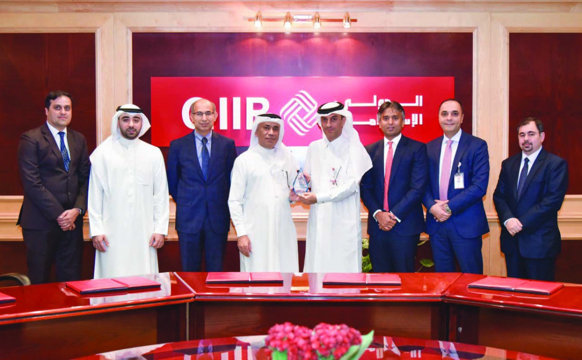 QIIB Deputy CEO,  Jamal Abdullah Al Jamal (fourth right), receiving the award from Citi Bank Qatar CEO, Amir Khan, at the ceremony. 