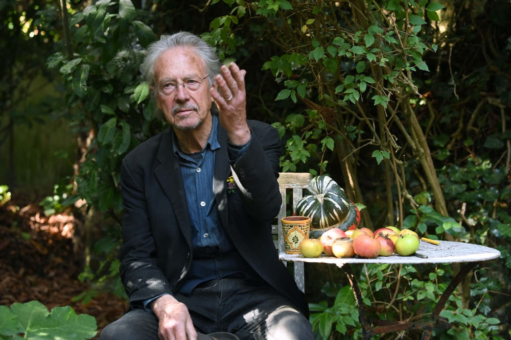 Austrian writer Peter Handke poses in Chaville, in the Paris surburbs, on October 10, 2019 after he was awarded with the 2019 Nobel Literature Prize. AFP / Alain Jocard