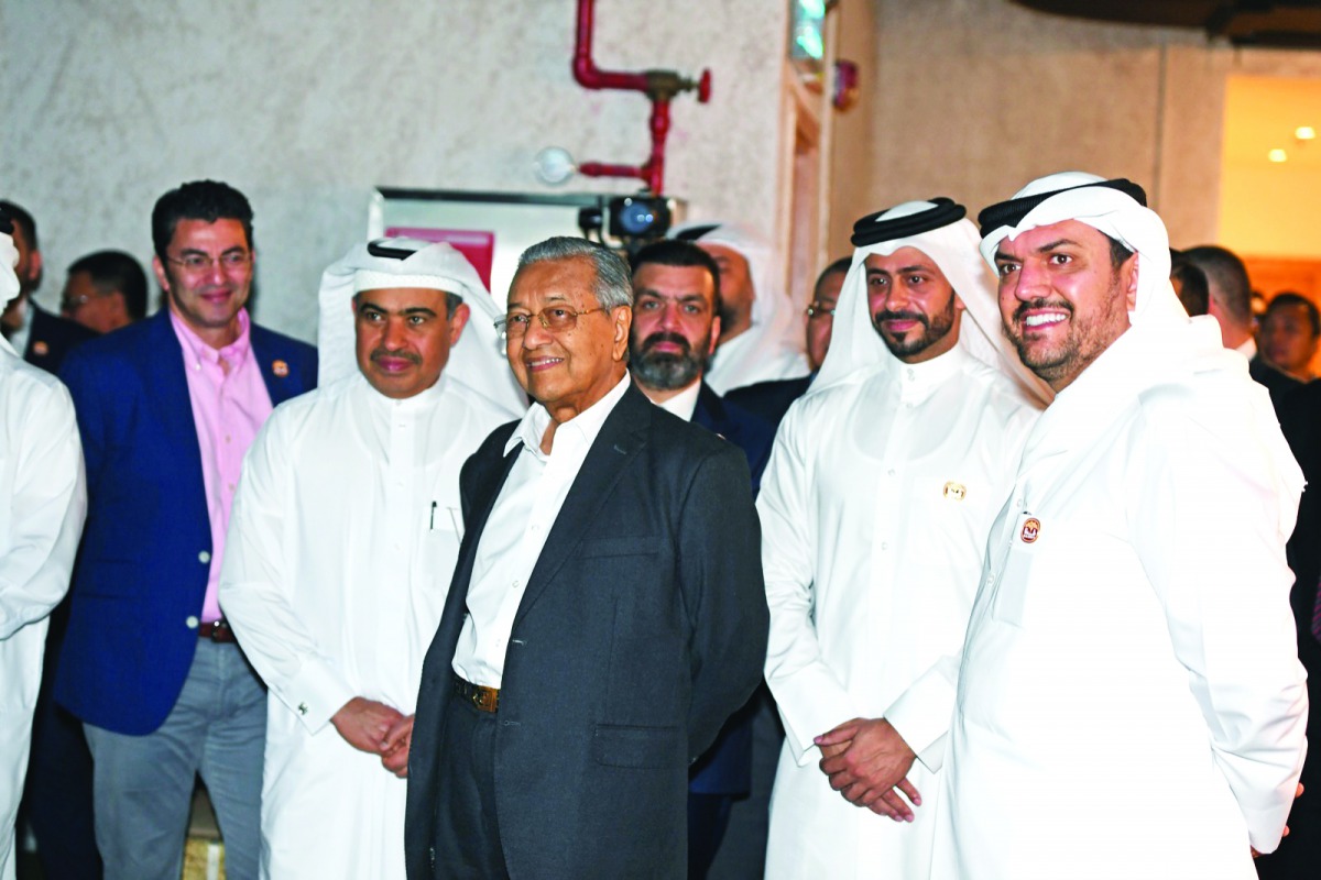 Malaysia’s Prime Minister, H E Dr. Mahathir Mohamad (centre); H E Ali bin Ahmed Al Kuwari (second left), Minister of Commerce and Industry; Baladna Chairman Mohammed Moutaz Al Khayyat (right); and Mohammed Badr Al Sada (second right), Vice-Chairman, Balad