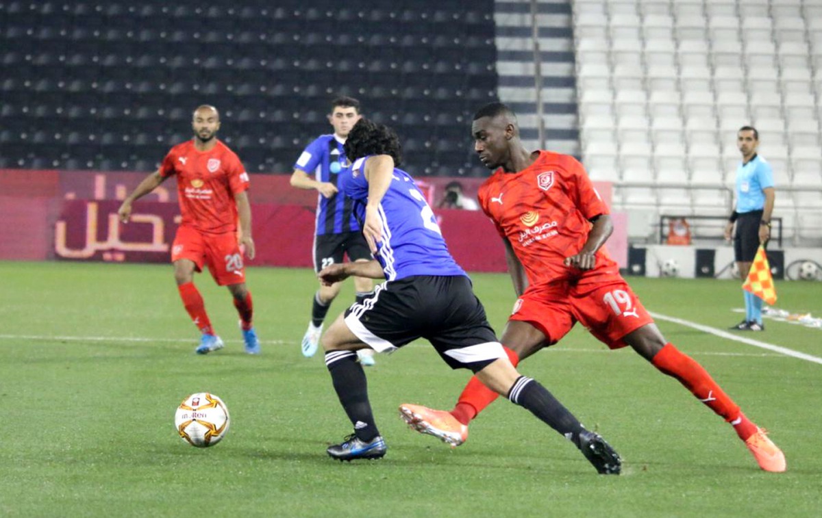Al Duhail's AlMoez Ali (right) vies for ball possession with an Al Sailiya player during the semi-final yesterday.
