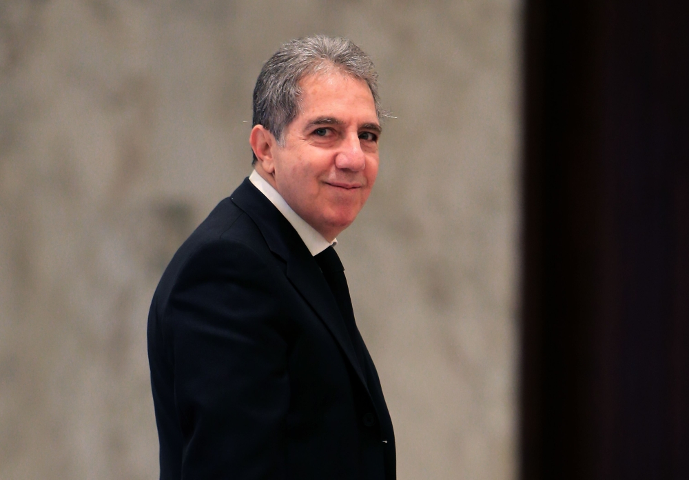 Ministger of Finance Ghazi Wazni arrives for the inaugural cabinet meeting at the presidential palace in Baabda east of capital Beirut on January 22, 2020. / AFP 