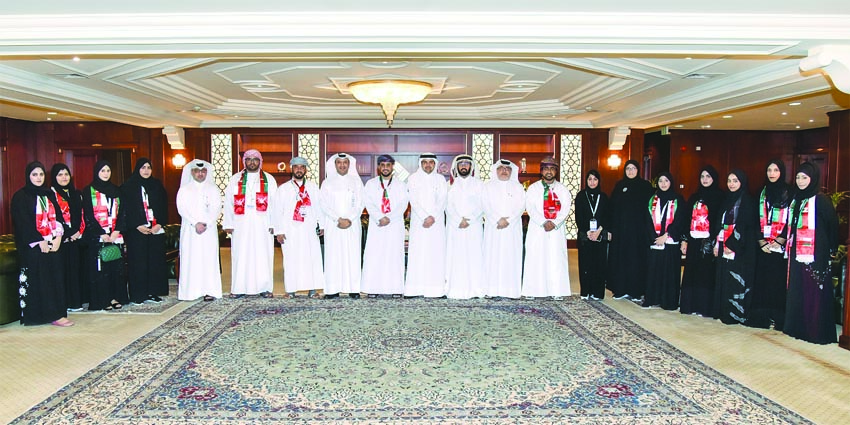 QIIB Chief Executive Officer, Dr. Abdulbasit Ahmed Al Shaibei, and the bank’s senior executives with the visiting students from Omani University of Buraimi during the event.