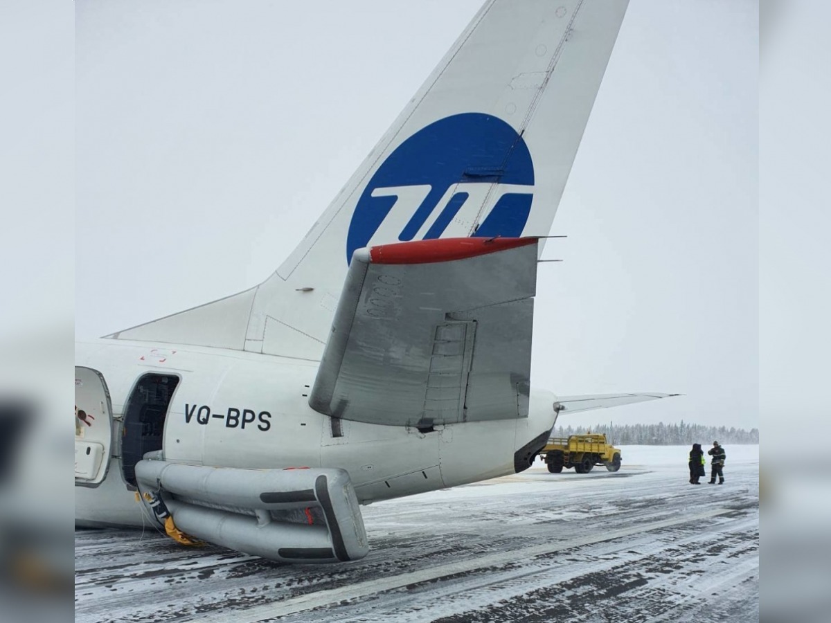 A view shows the UTair Airlines Boeing 737 passenger plane following a hard landing at Usinsk airport, Komi Republic, Russia February 9, 2020. Russian Emergencies Ministry/Handout via Reuters 
