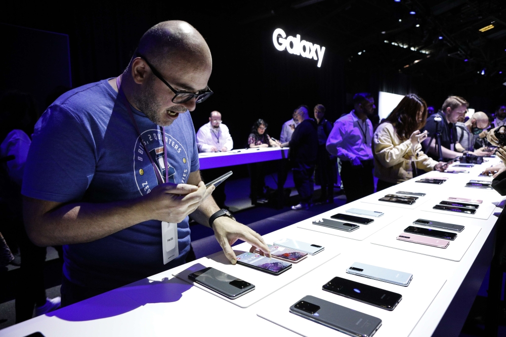 SAN FRANCISCO, CA - FEBRUARY 11: samsung's Galaxy S 20 on display on February 11, 2020 in San Francisco, California. The electronics maker showcased the next generation of Galaxy devices at the yearly event. Kim White/AFP