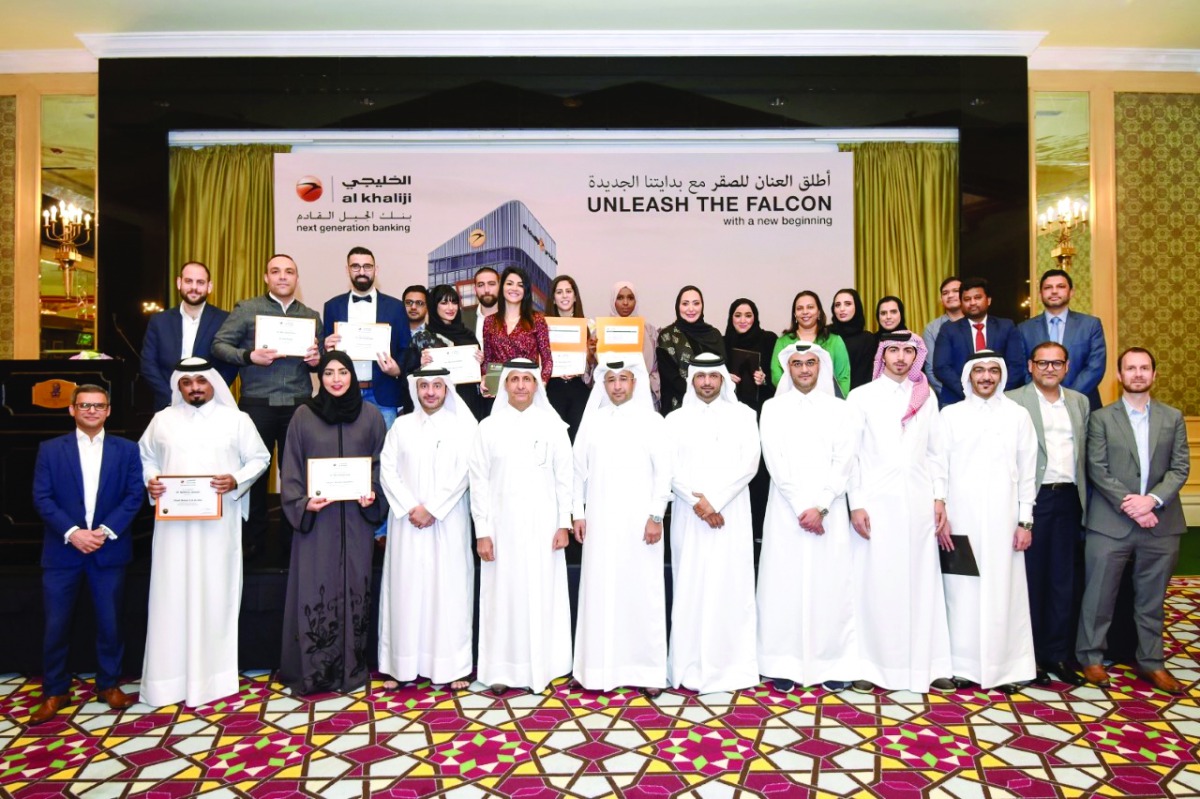 al khaliji Chairman and Managing Director, Sheikh Hamad bin Faisal bin Thani Al Thani; and Group CEO Fahad Al Khalifa with the employees honoured for their outstanding performance on the sidelines of the ceremony.