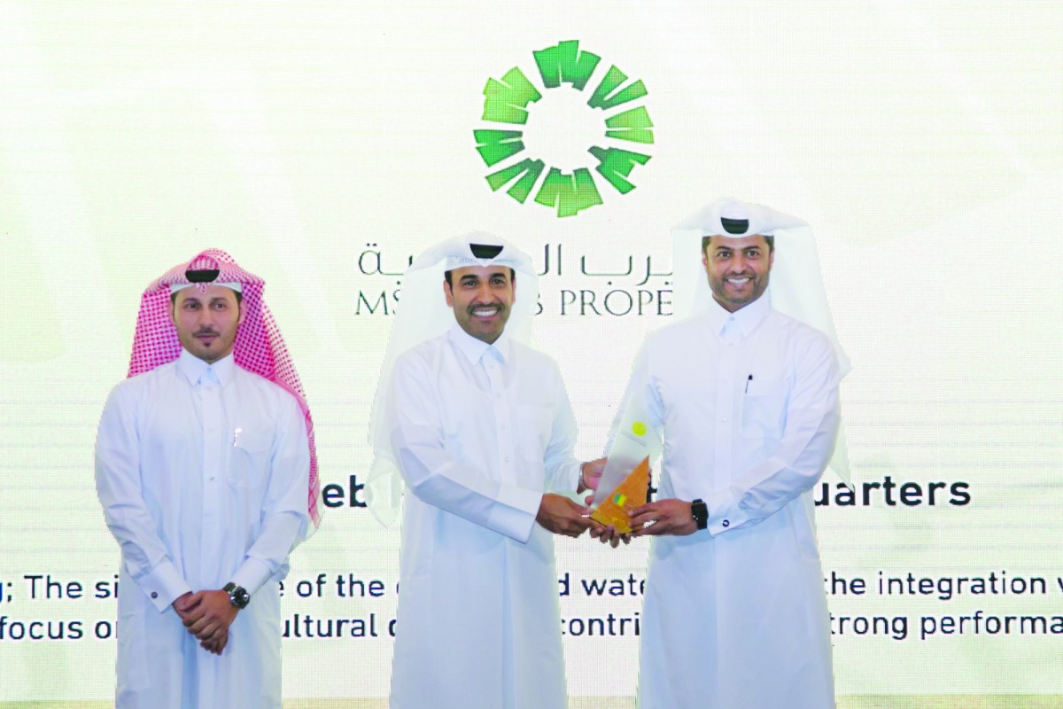 The officials during the award ceremony.