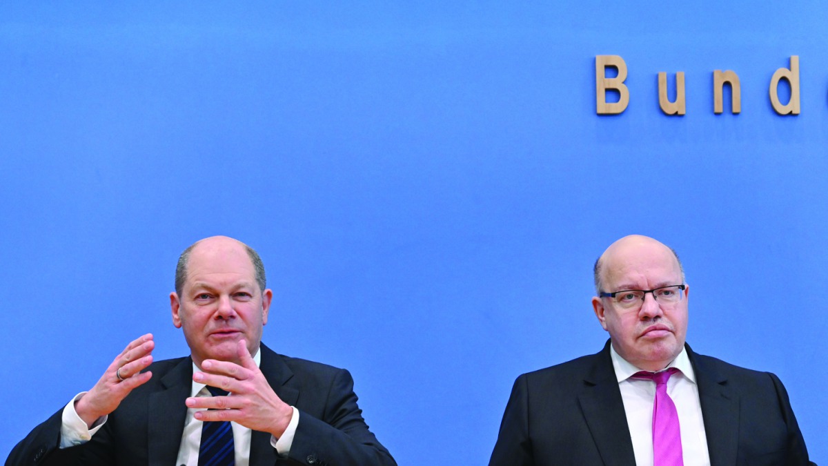 German Finance Minister and Vice-Chancellor Olaf Scholz (L) and German Economy Minister Peter Altmaier give a press conference on the economical consequences of the coronavirus on March 13, 2020 in Berlin. AFP / John Macdougall
