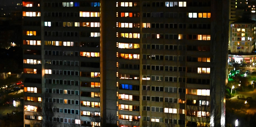 An apartment building is pictured in Berlin on March 27, 2020. AFP / Tobias SCHWARZ