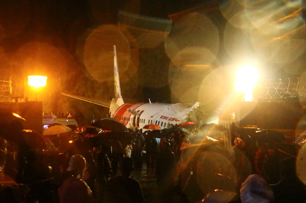Rescue workers look for survivors after a passenger plane crashed when it overshot the runway at the Calicut International Airport in Karipur, in the southern state of Kerala, India, August 7, 2020. REUTERS/Stringer 