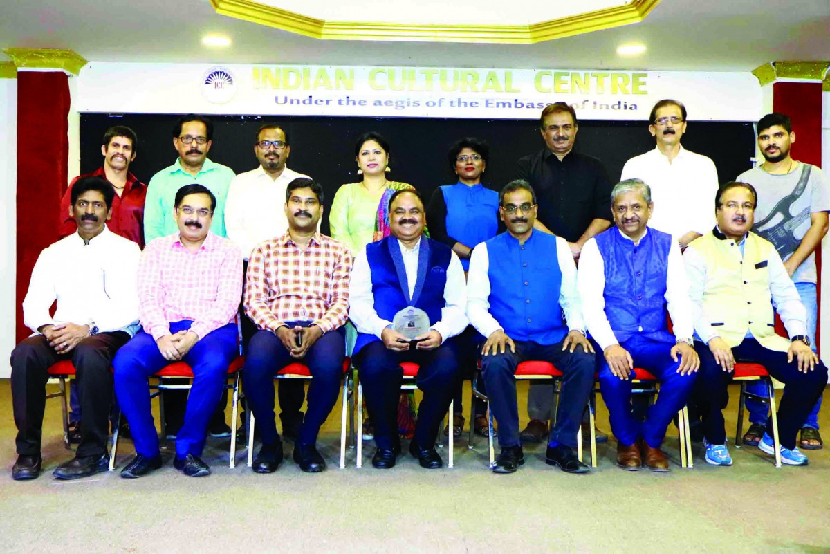 President of Indian Cultural Centre, Manikantan AP with Mohamad Habibun Nabi (centre) during the farewell ceremony. 