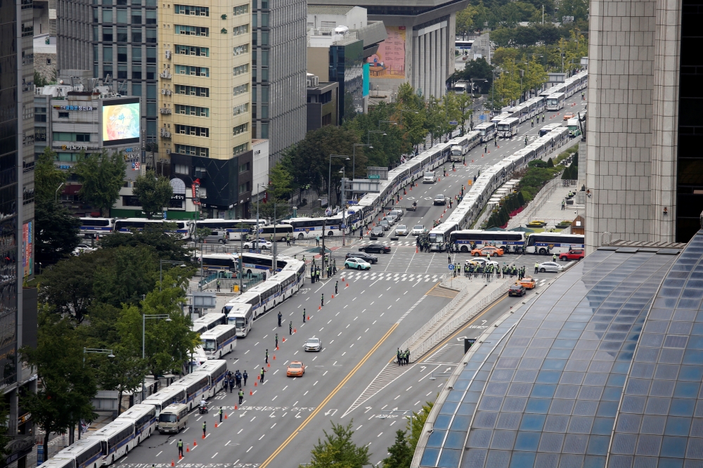 Police buses are parked surrounding the Gwanghwamun square to prevent unexpected anti-government protests amid the coronavirus disease (COVID-19) pandemic in central Seoul, South Korea, October 3, 2020. REUTERS/Heo Ran