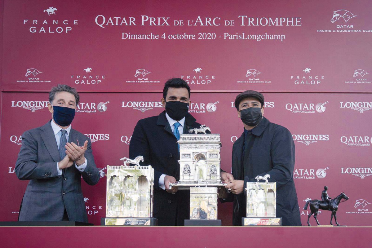 H E Sheikh Joaan bin Hamad bin Khalifa Al Thani presenting the Qatar Prix De l’Arc De Triomphe winner's trophy to the presentative of Sottsass, the new thoroughbred World Champion.