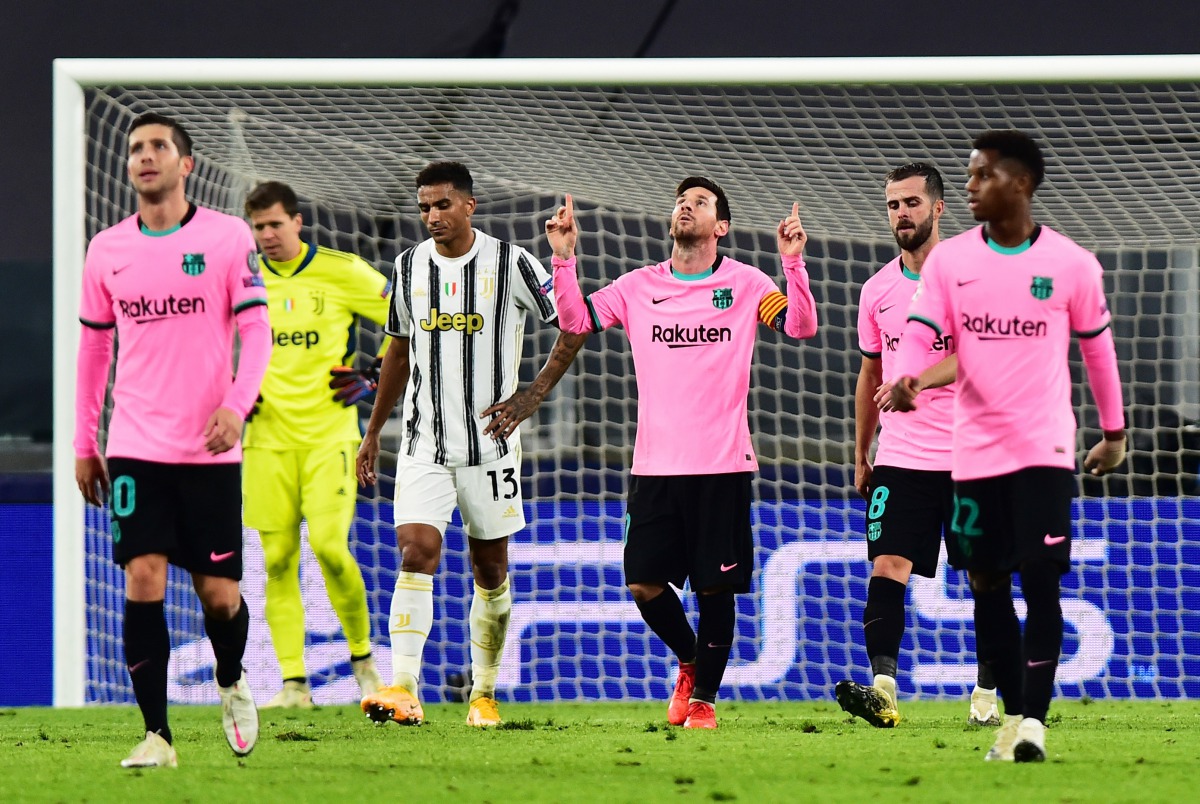 Soccer Football - Champions League - Group G - Juventus v FC Barcelona - Allianz Stadium, Turin, Italy - October 28, 2020 Barcelona's Lionel Messi celebrates scoring their second goal with teammates REUTERS/Massimo Pinca

