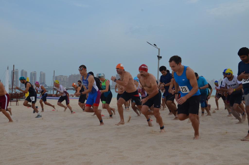 The Aquathlon event, hosted by the MAD (Make a Difference) Triathlon Club, saw participants take on the challenge of completing a 1.1km beach run, followed by a 750m open water swim, and then finishing off with a 5.6km run along the scenic Katara Hills ru