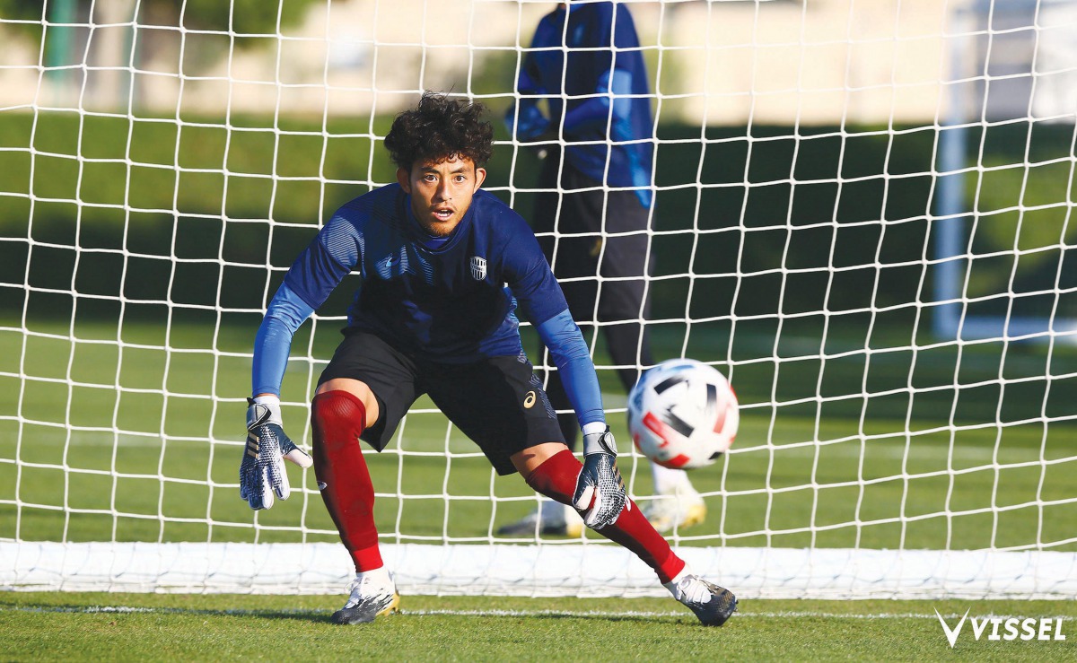 Vissel Kobe goalkeeper Hiroki Iikura in action during a practice session. Pic: Twitter/@VisselKobe