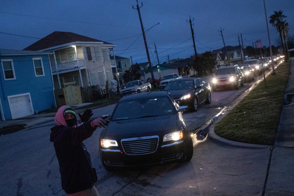 Residents line up in their vehicles to enter a warming center and shelter after record-breaking winter temperatures, as local media reports most residents are without electricity, in Galveston, Texas, U.S., February 17, 2021. Reuters/Adrees Latif 