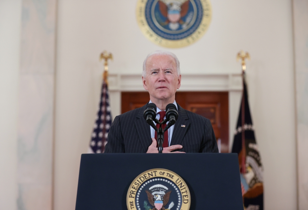 US President Joe Biden delivers remarks in honor of the 500,000 US deaths from the coronavirus disease (COVID-19), in the Cross Hall at the White House in Washington, U.S., February 22, 2021. REUTERS/Jonathan Ernst